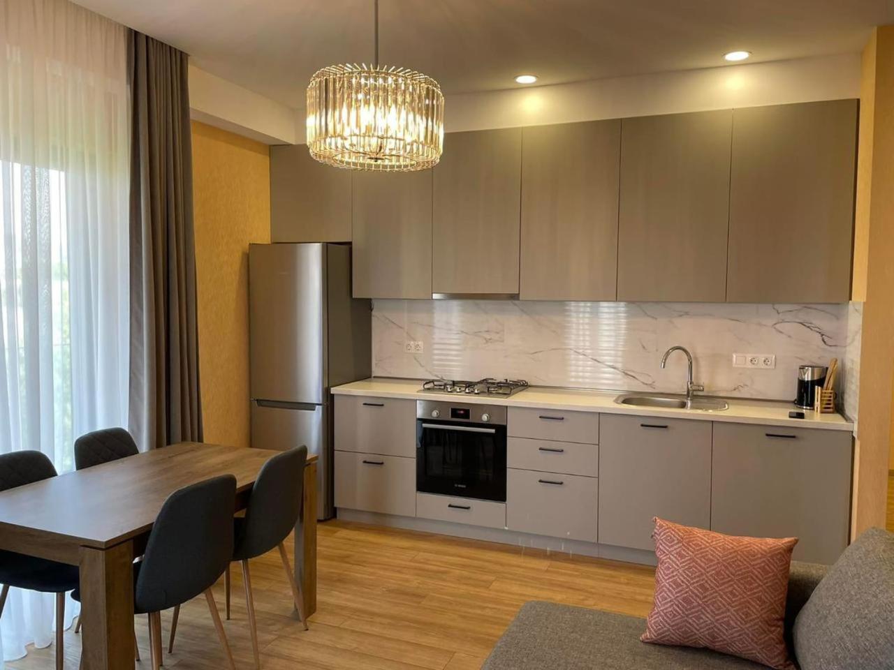 Tbilisi Hilton Apartment ภายนอก รูปภาพ