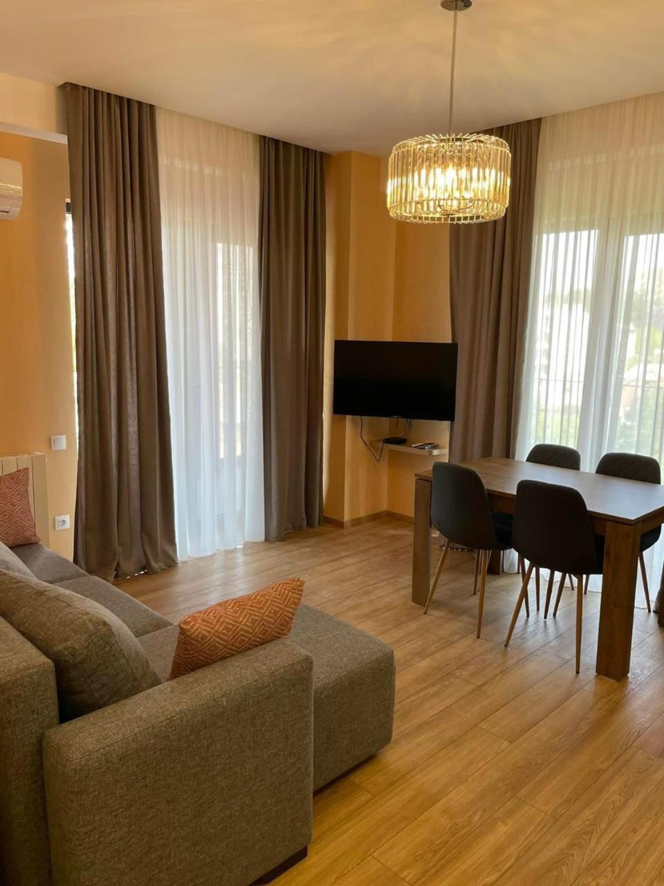 Tbilisi Hilton Apartment ภายนอก รูปภาพ