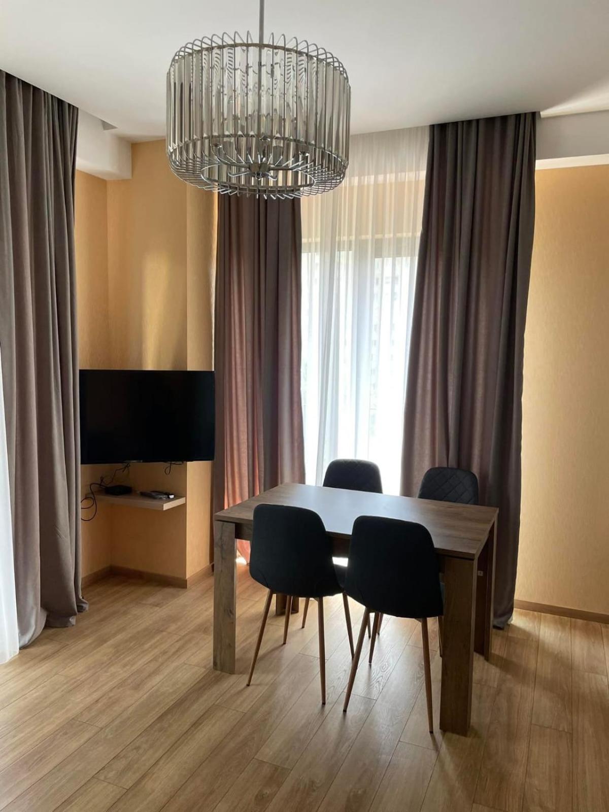 Tbilisi Hilton Apartment ภายนอก รูปภาพ